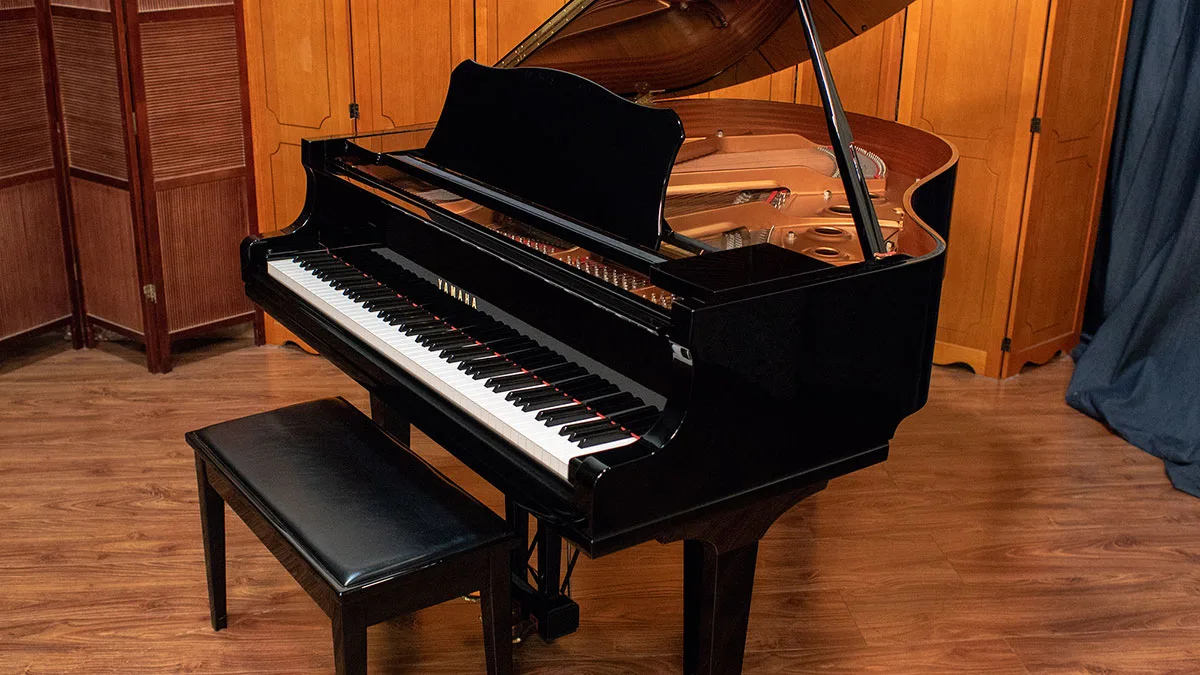 yamaha baby grand piano