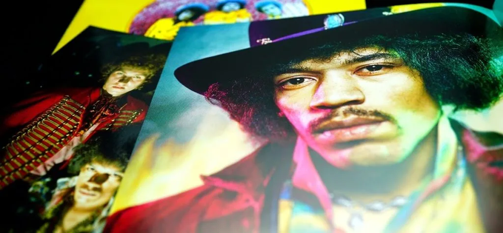 did jimi hendrix play the guitar upside down