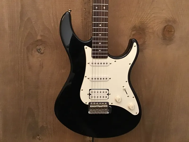 Yamaha EG 112C Electric Guitar