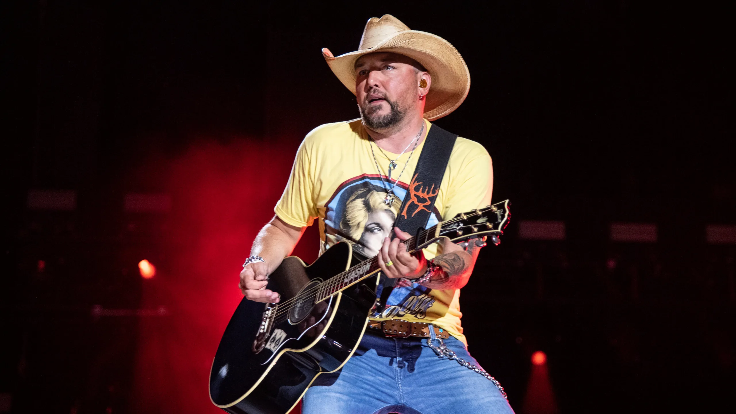 Does Jason Aldean Play Guitar?