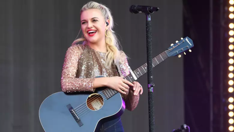 What Guitar Does Kelsea Ballerini Play?