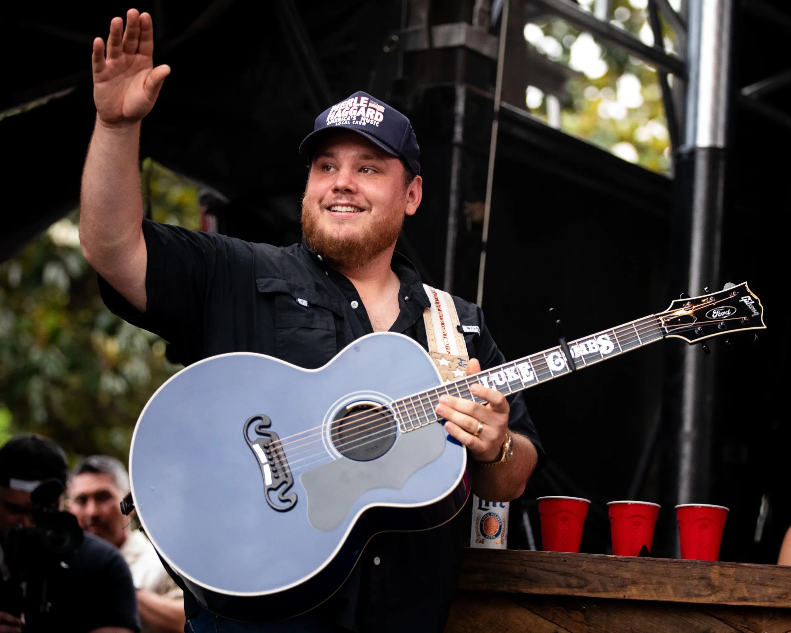 What Guitar Does Luke Combs Play?