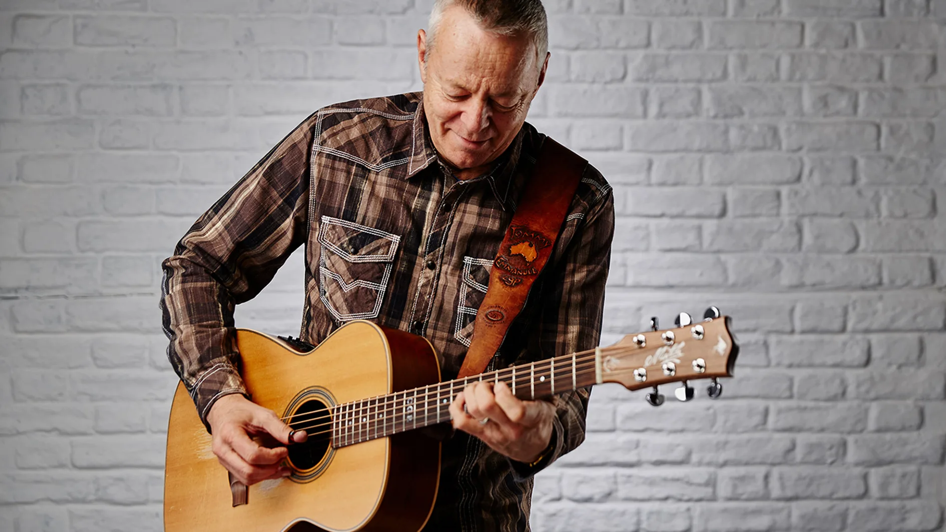 What Guitar Does Tommy Emmanuel Play