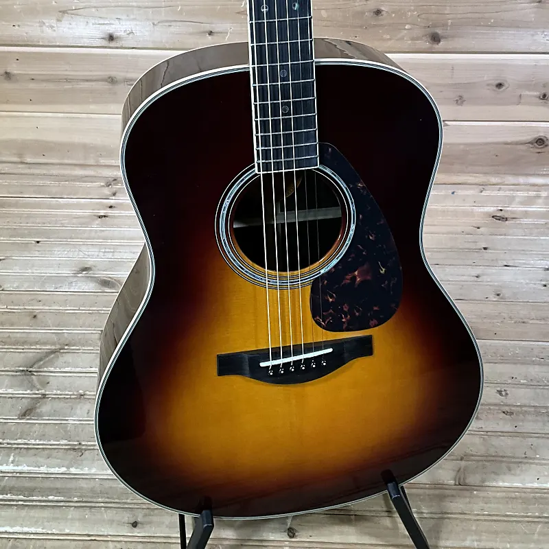 Yamaha LL16 Guitar