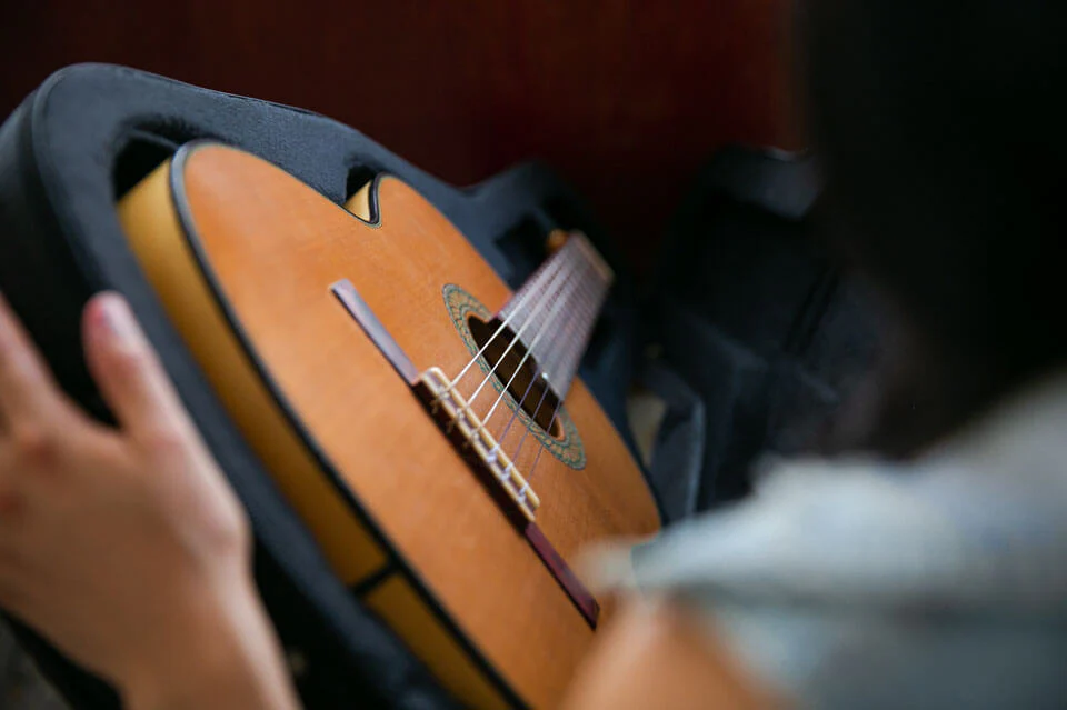 how to store guitar