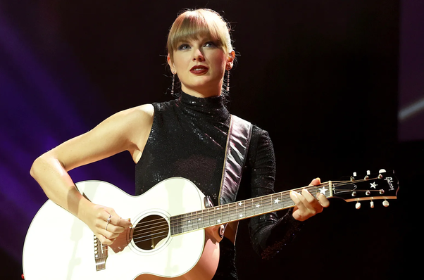 Does Taylor Swift use acoustic or classical guitar