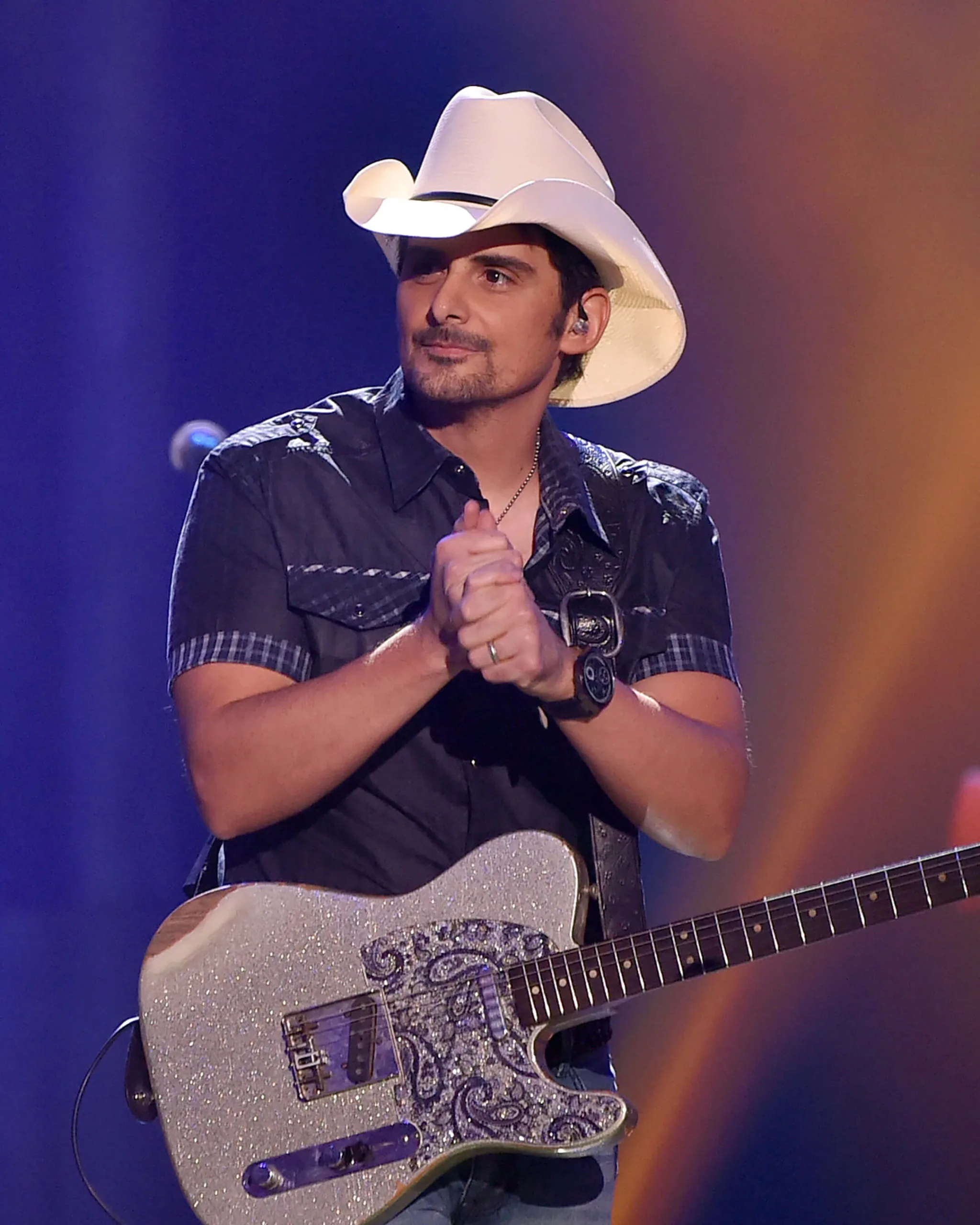 What Guitar Does Brad Paisley Use?