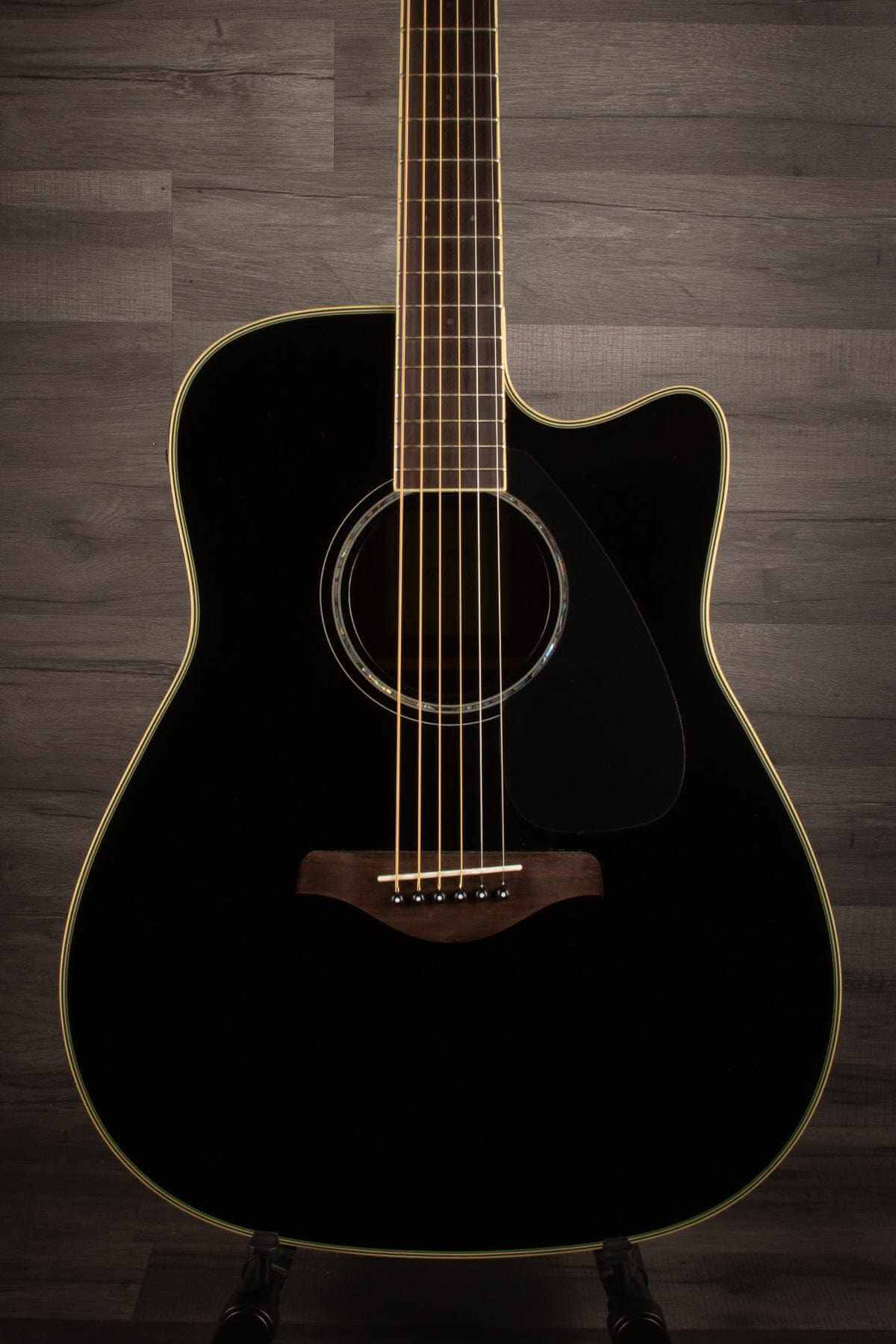 Yamaha Black Acoustic Guitar