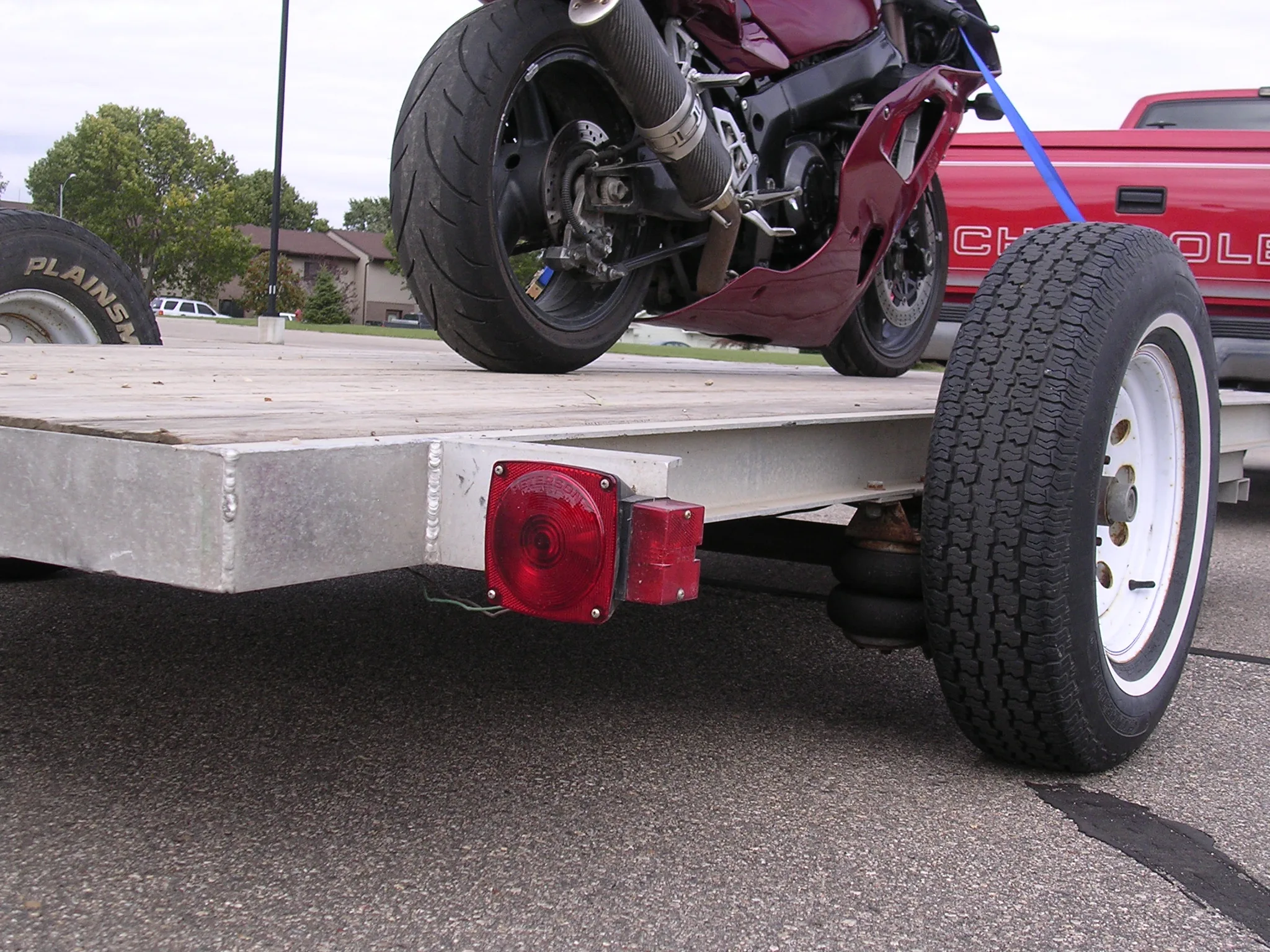 Air ride motorcycle trailer