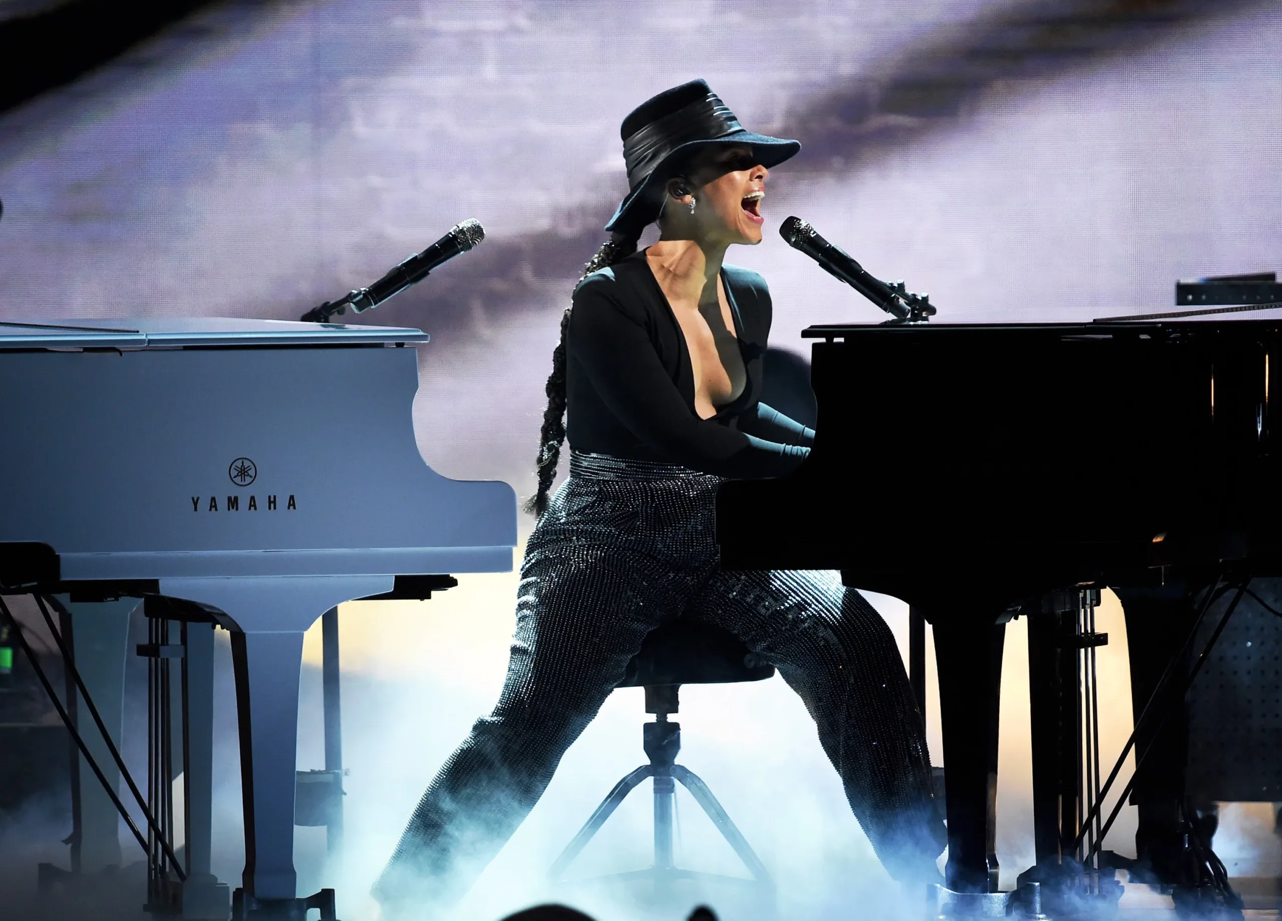 Does Alicia Keys Play Piano?