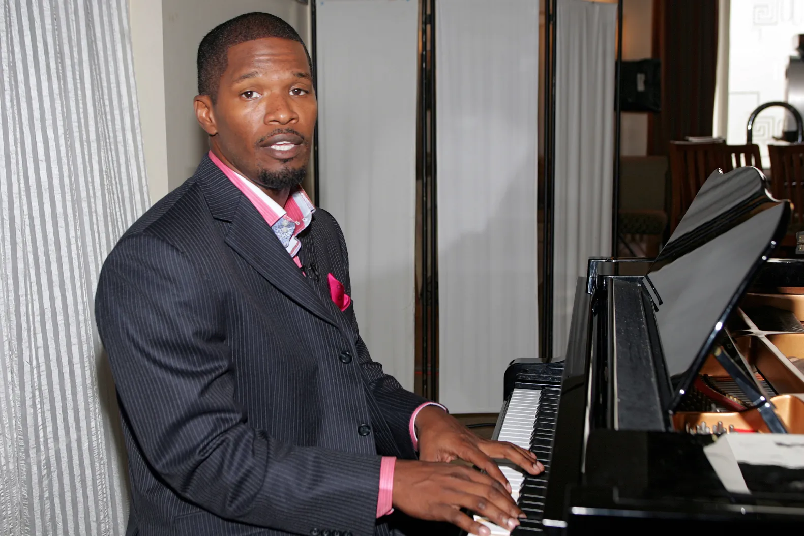 Does Jamie Foxx Play Piano?