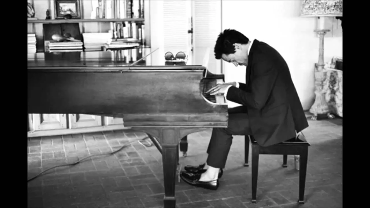 Does Robert Downey Jr. Play Piano?