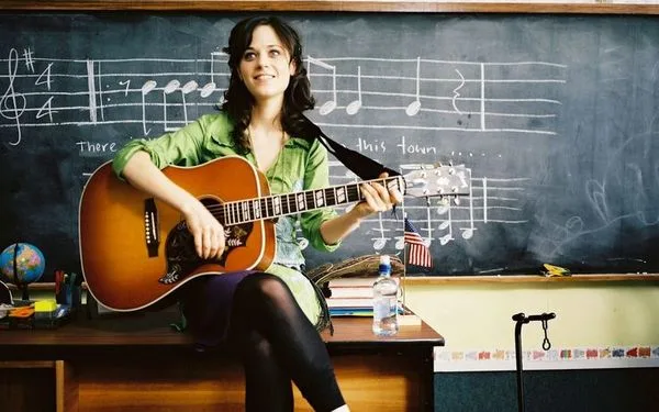Does Zooey Deschanel Play the Guitar?