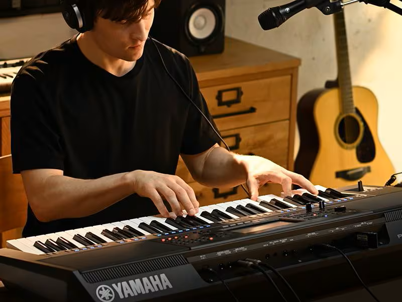 Yamaha PSR-SX720 Arranger Workstation — Tom Lee Music