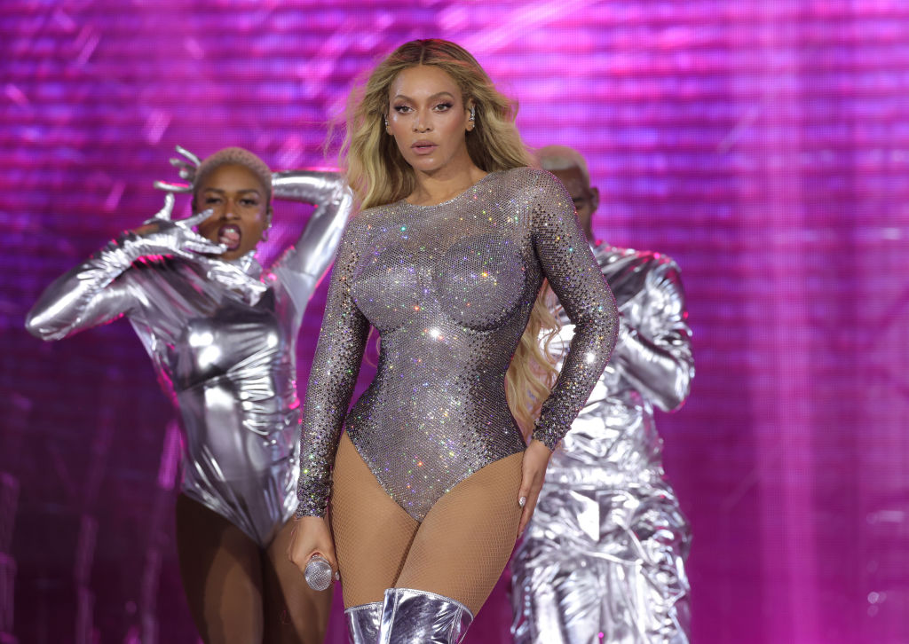 Beyoncé Is A Fashion Moment On Her New York Tour Stop