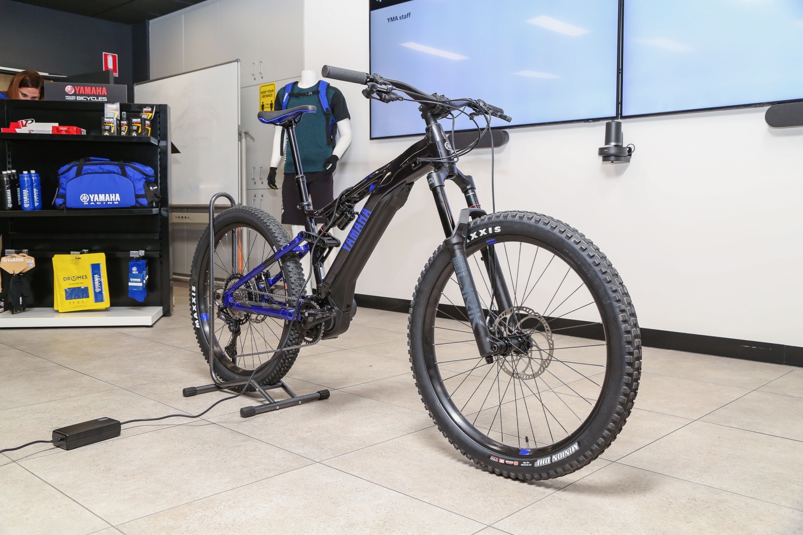 First rides on the Yamaha YDX-Moro 07 e-bike - Australian Mountain Bike
