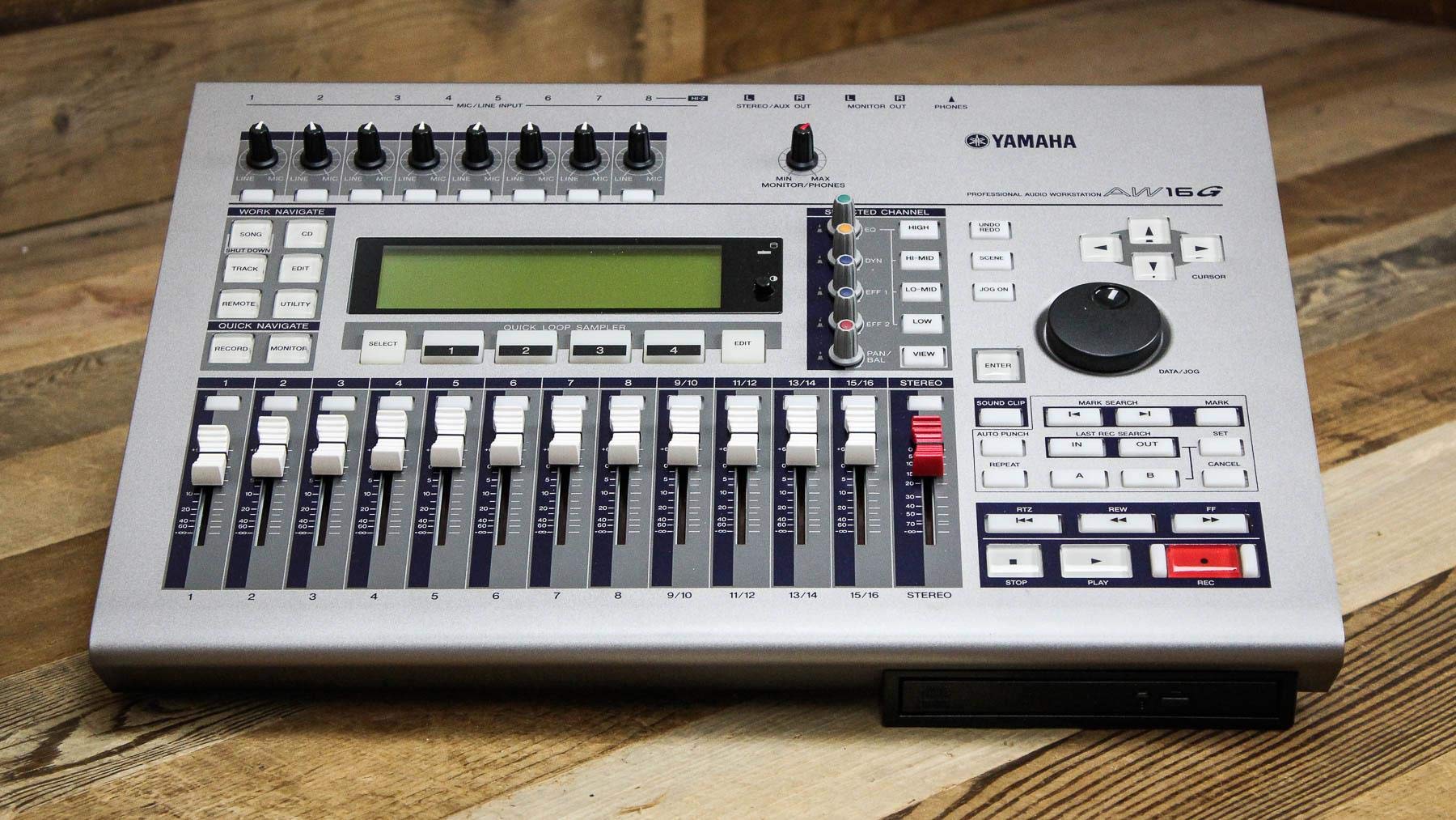 Yamaha AW16G 16-Track Digital Audio Workstation : Amazon.sg: Musical Instruments