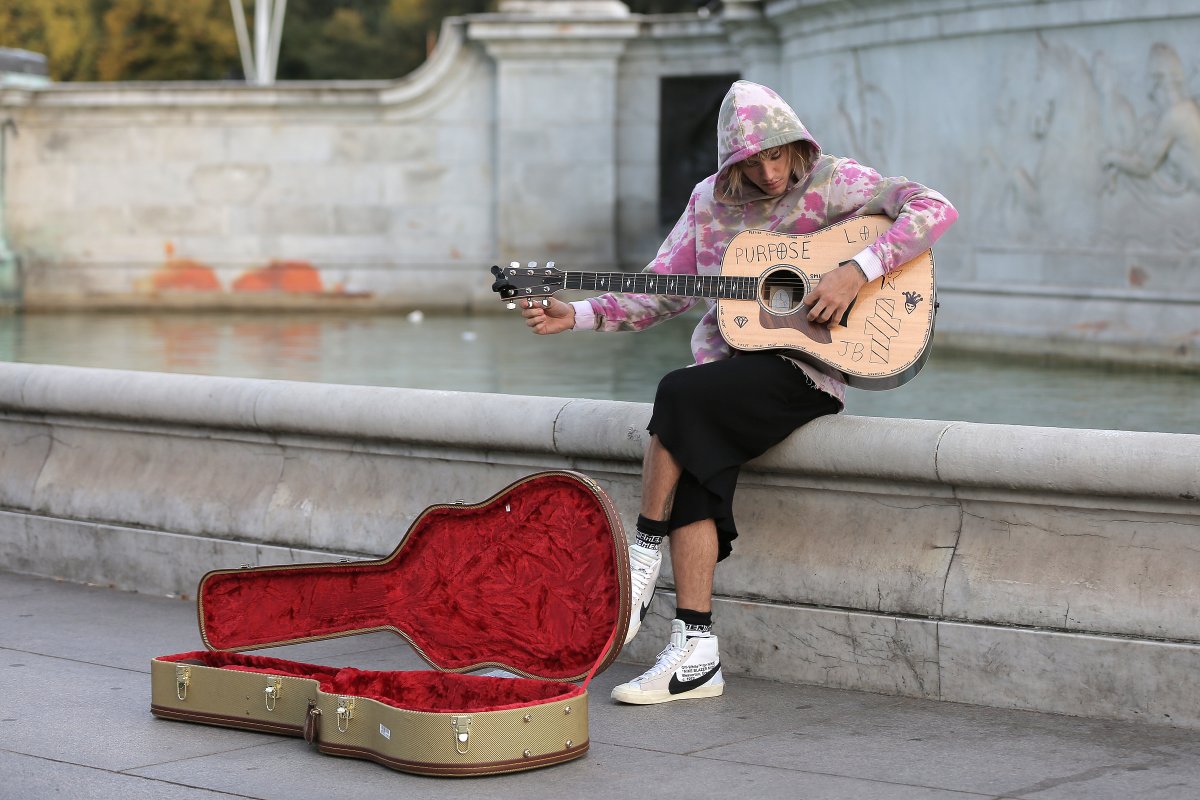 Justin Bieber to take break from music to focus on 'deep rooted issues' | Globalnews.ca