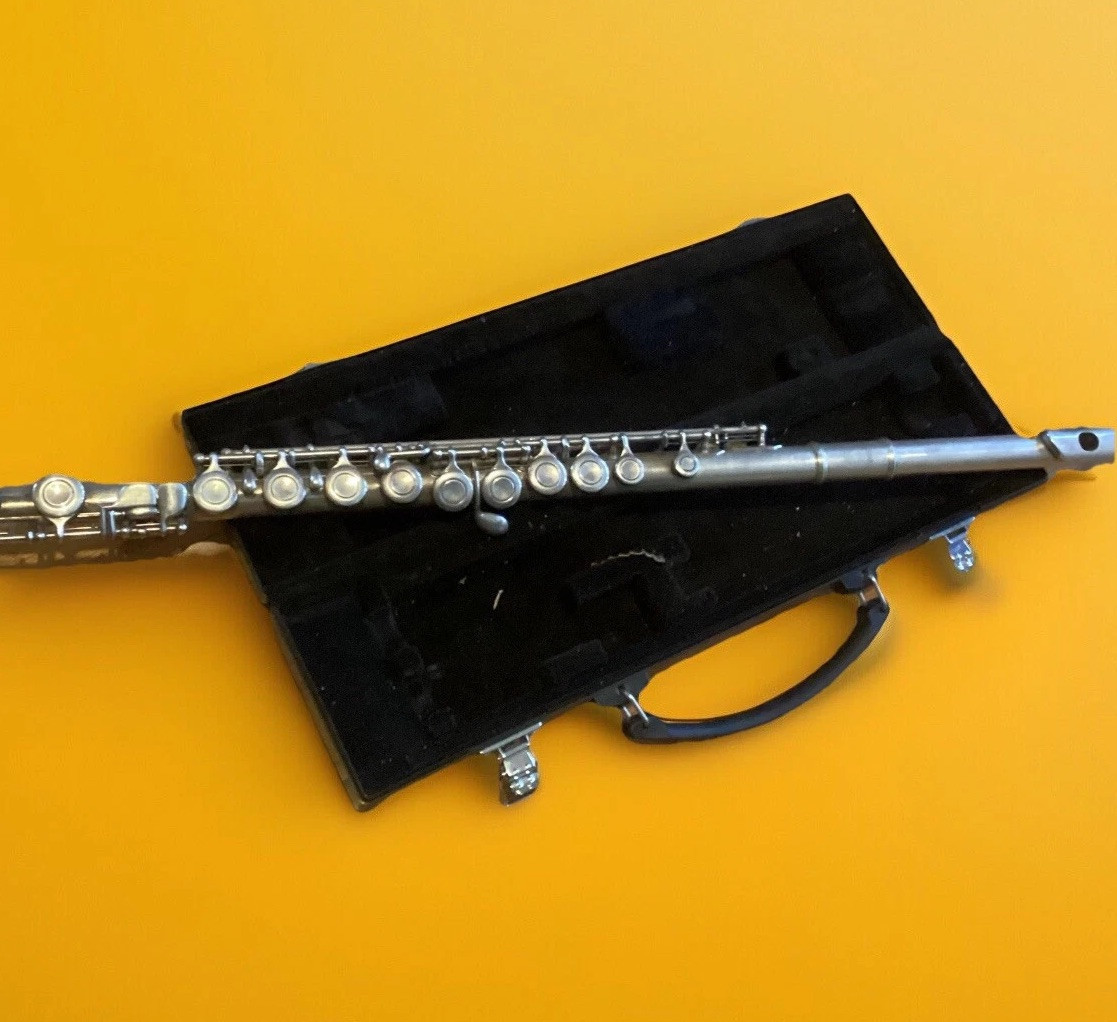 YAMAHA YFL 221 FLUTE